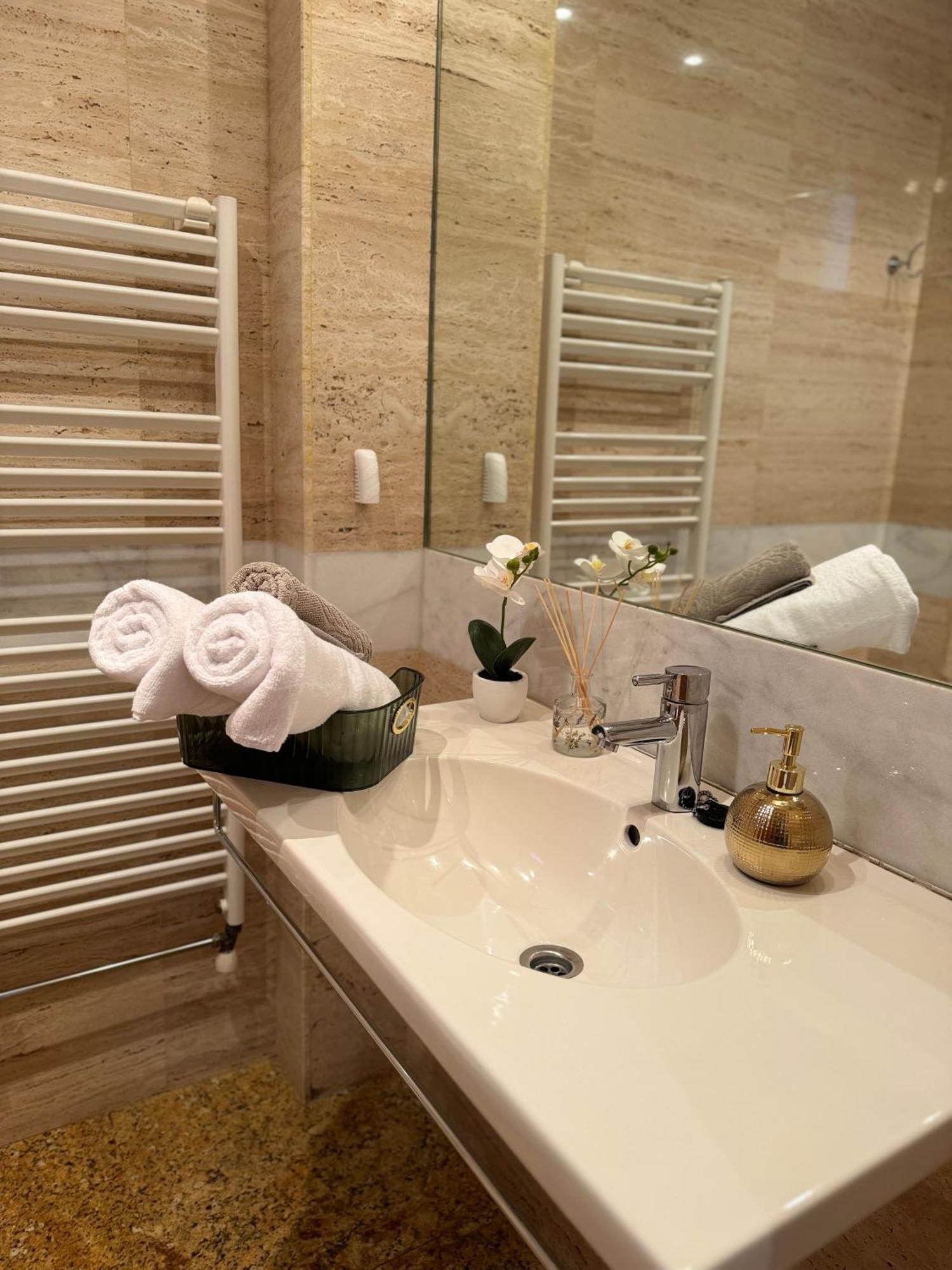 Habitaciones De Lujo Con Hermosas Vistas A La Cuidad บูร์โกส ภายนอก รูปภาพ